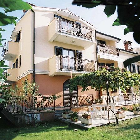Apartments Alice Ровинь Экстерьер фото
