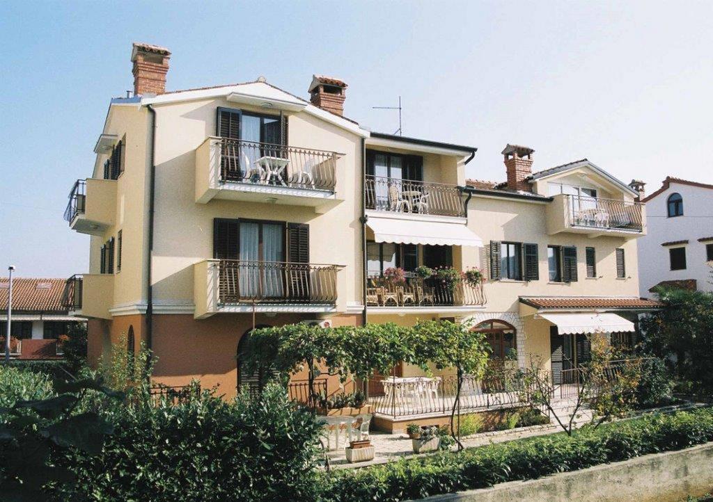 Apartments Alice Ровинь Экстерьер фото