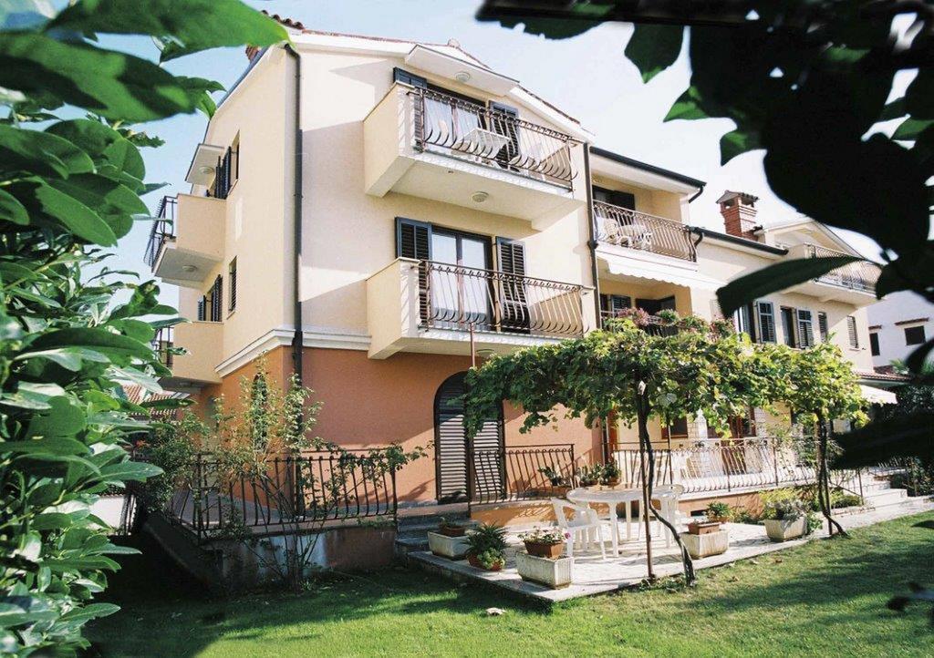 Apartments Alice Ровинь Экстерьер фото