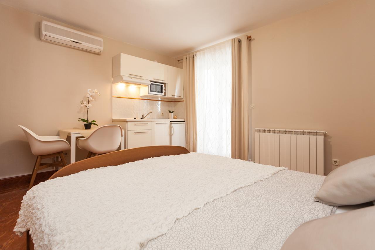 Apartments Alice Ровинь Экстерьер фото