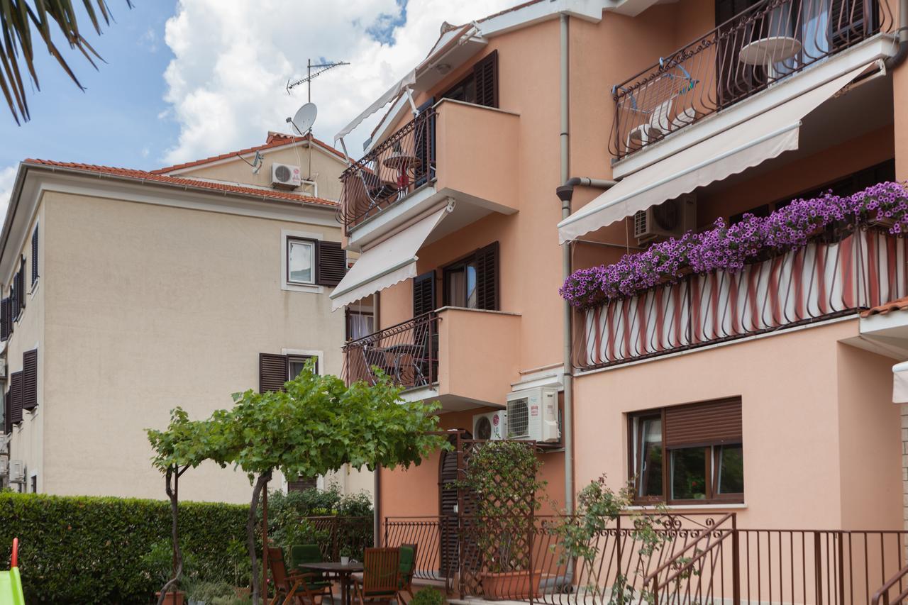 Apartments Alice Ровинь Экстерьер фото