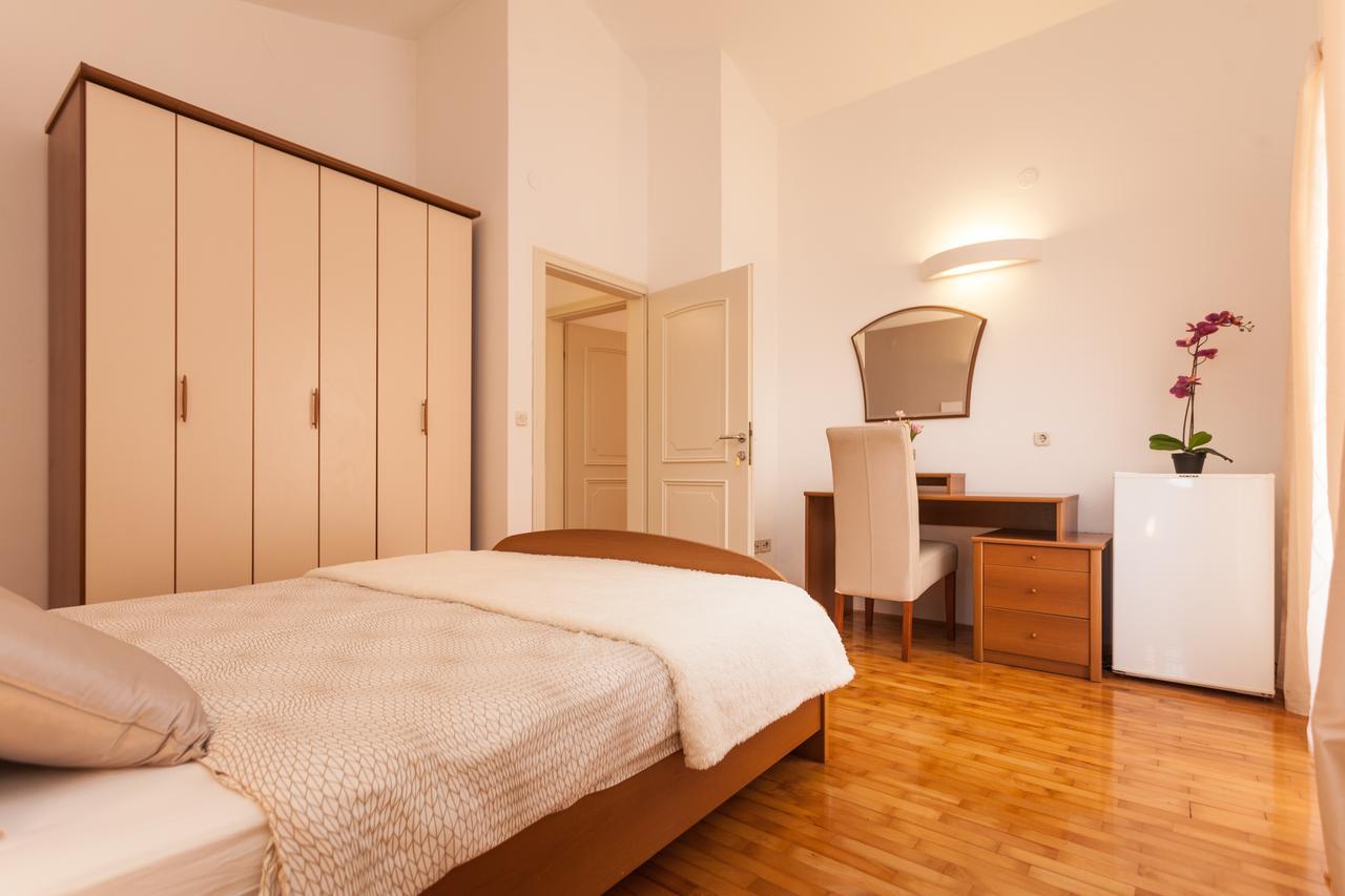 Apartments Alice Ровинь Экстерьер фото