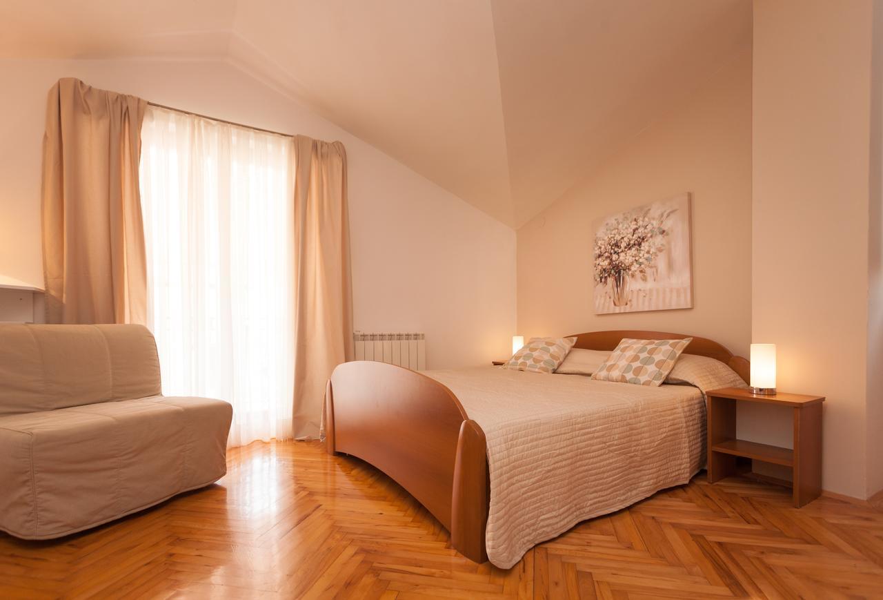 Apartments Alice Ровинь Экстерьер фото