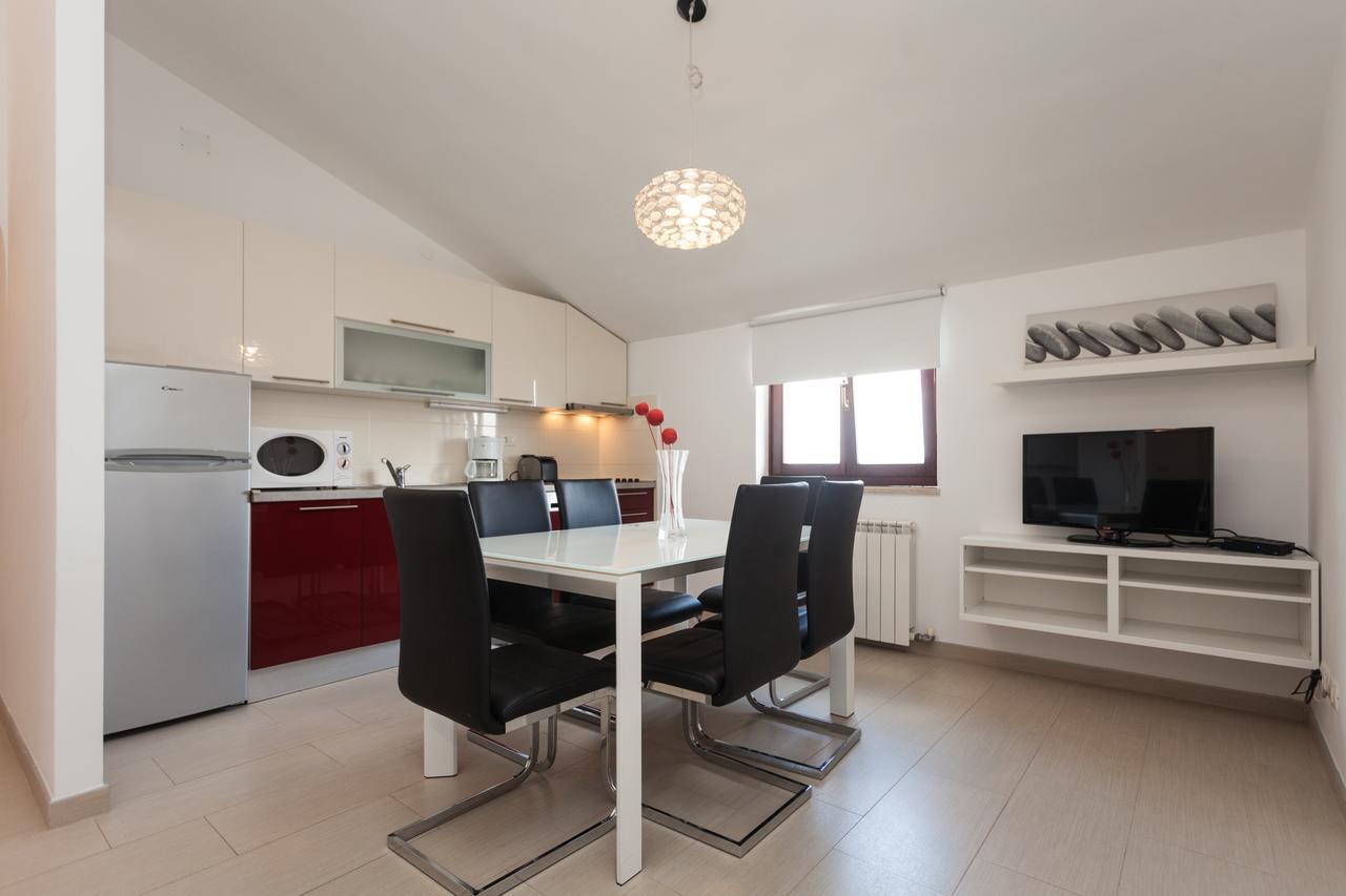 Apartments Alice Ровинь Экстерьер фото