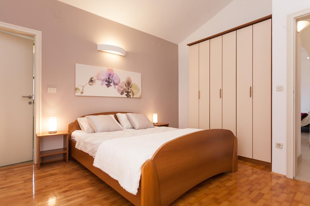 Apartments Alice Ровинь Экстерьер фото