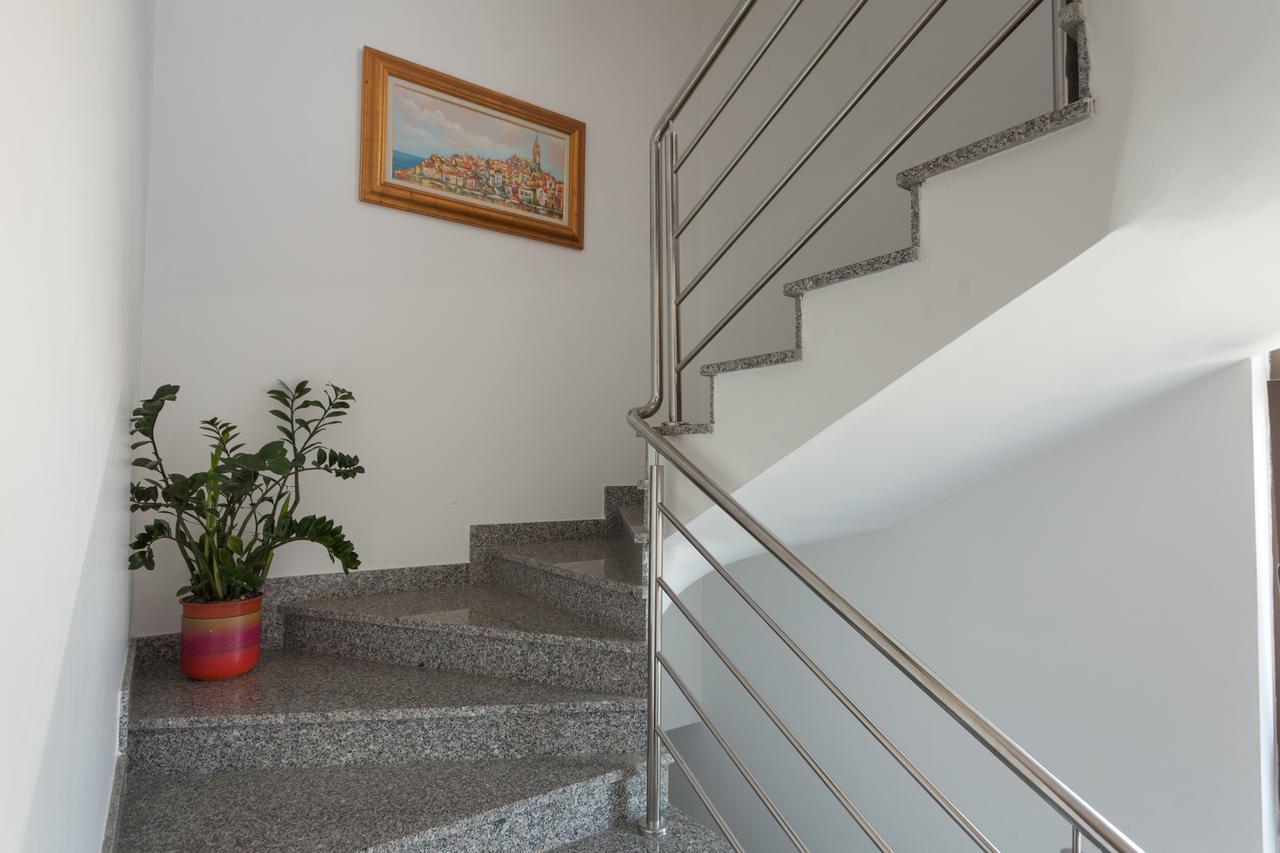 Apartments Alice Ровинь Экстерьер фото