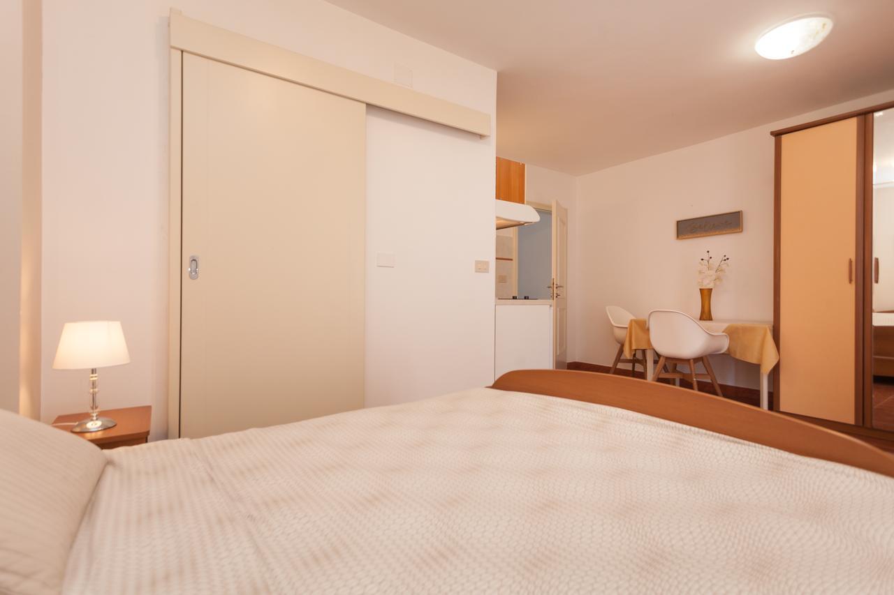 Apartments Alice Ровинь Экстерьер фото